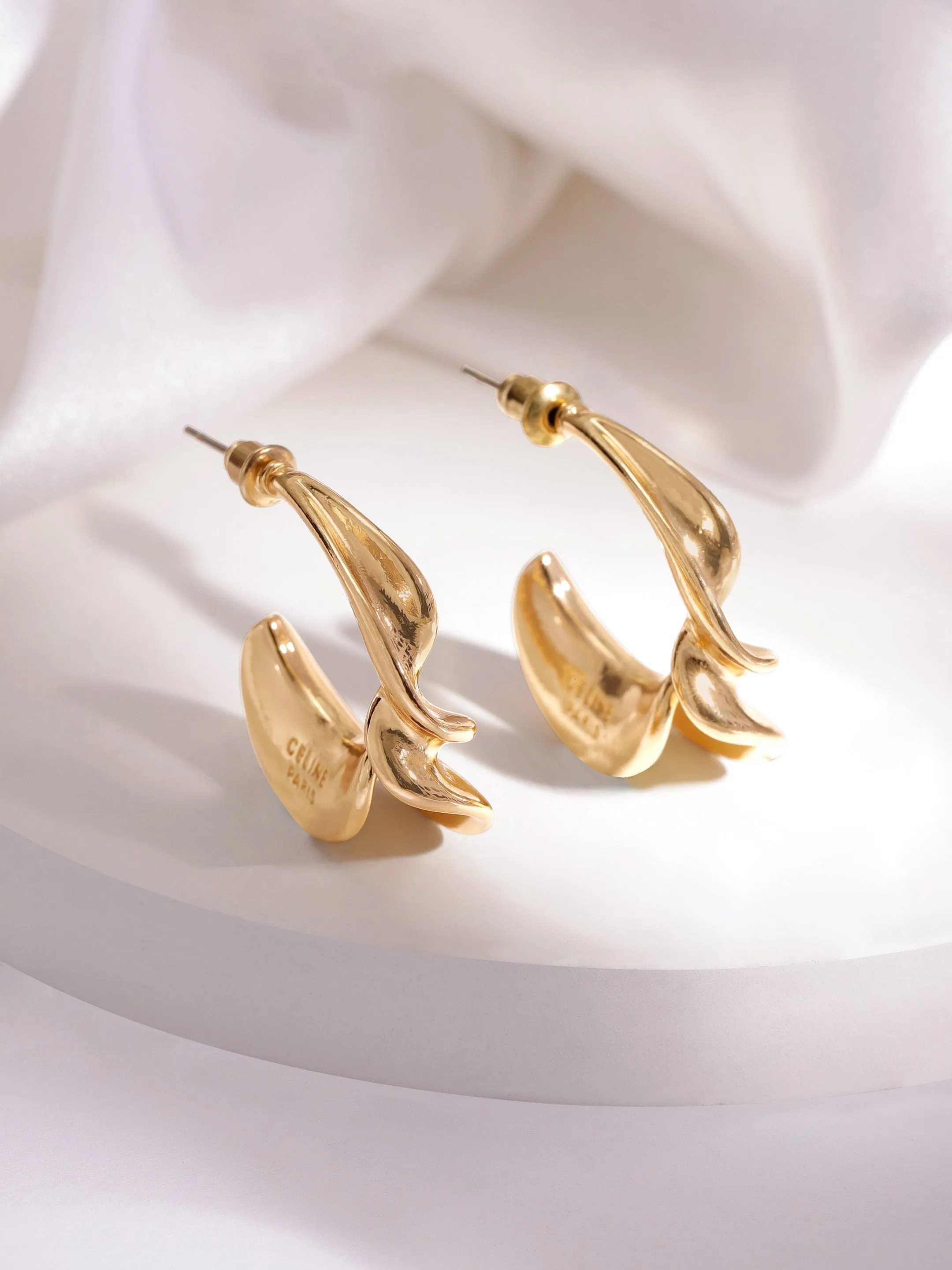 Rubans Voguish Gold-Plated Circular Half Hoop Earrings